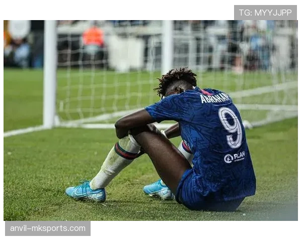 诺维奇金丝雀新赛季表现稳健,展现奋发向上的决心与活力 诺维奇金丝雀新赛季表现稳健,展现奋发向上的决心与活力