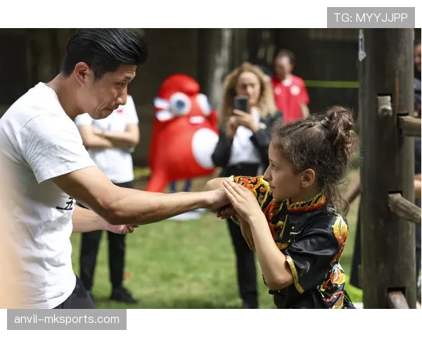 肖若腾赛场像冷面教官，家里像私人博物馆，刷到瞬间怀疑人生