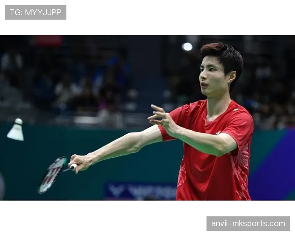 刷到石宇奇发的早餐照，摆盘像小资餐厅，桌上那块表跟羽毛球运动员形象太不搭了